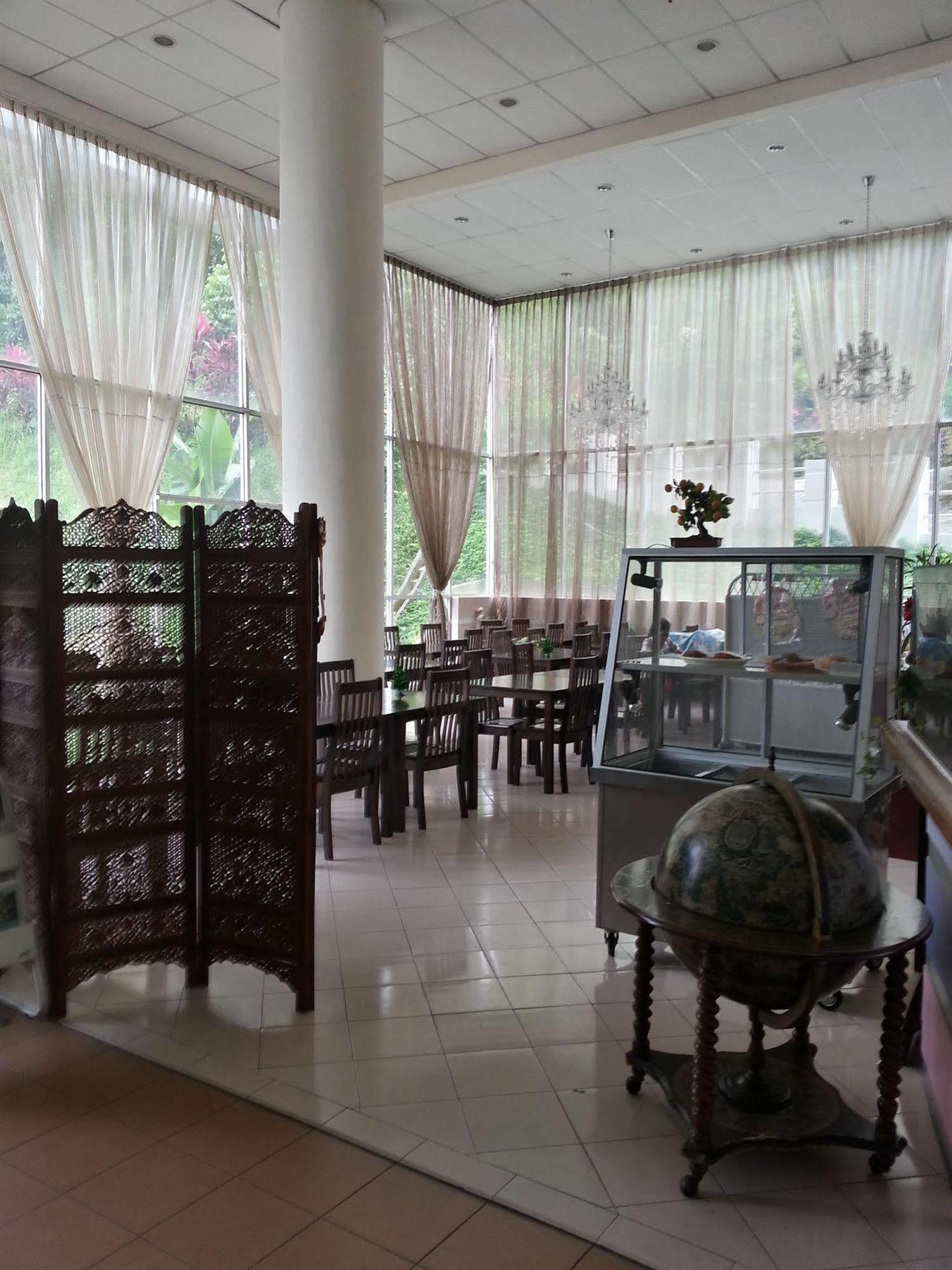 Century Hotel Kota Kinabalu Exteriör bild
